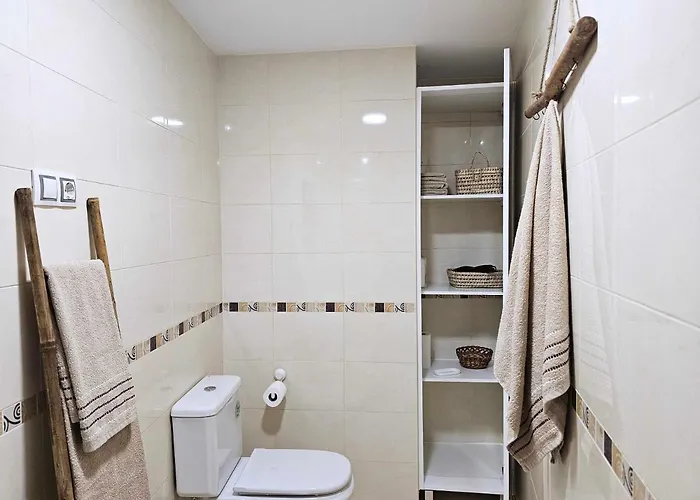 La Pereta: Immaculate Quiet House, Free Parking. * Màlaga