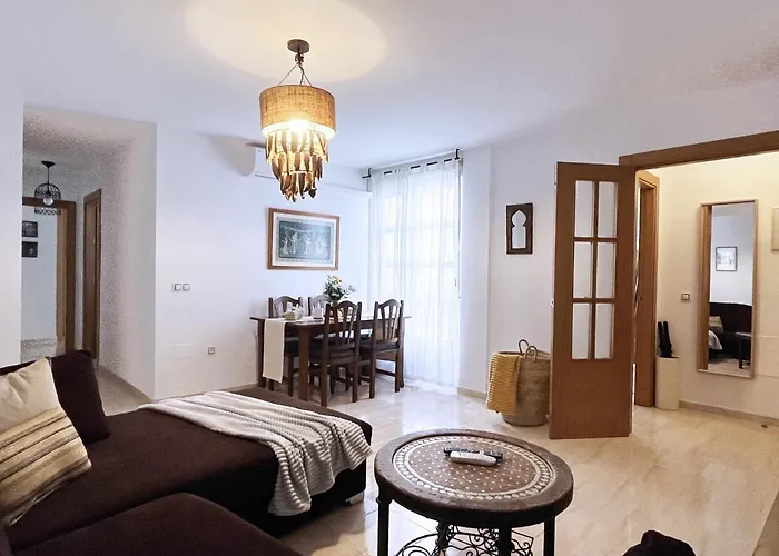 La Pereta: Immaculate Quiet House, Free Parking. *