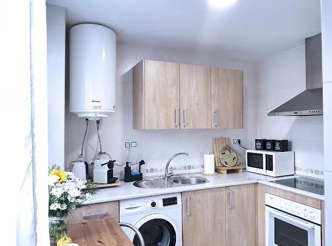 La Pereta: Immaculate Quiet House, Free Parking. Apartmán Màlaga