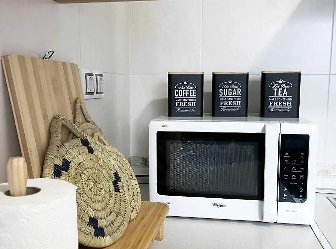 La Pereta: Immaculate Quiet House, Free Parking. *