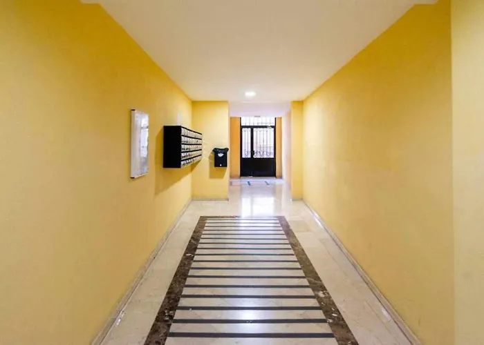 Apartmán La Pereta: Immaculate Quiet House, Free Parking. Màlaga