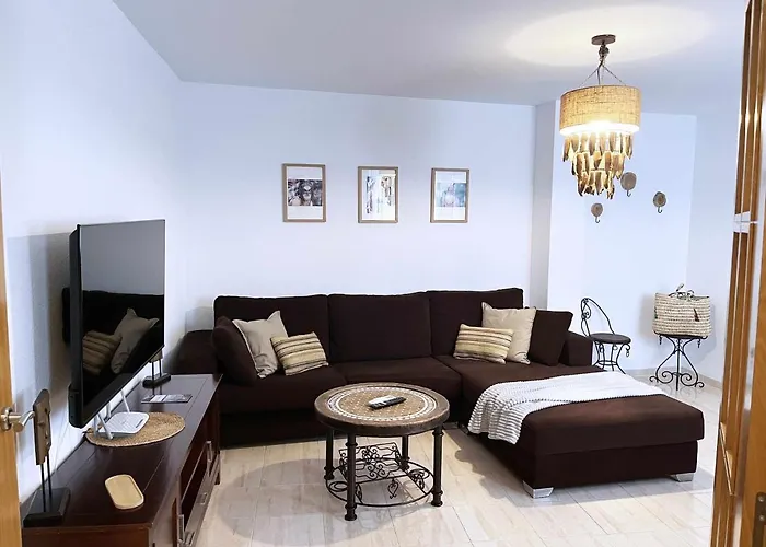 Apartmán La Pereta: Immaculate Quiet House, Free Parking. Màlaga