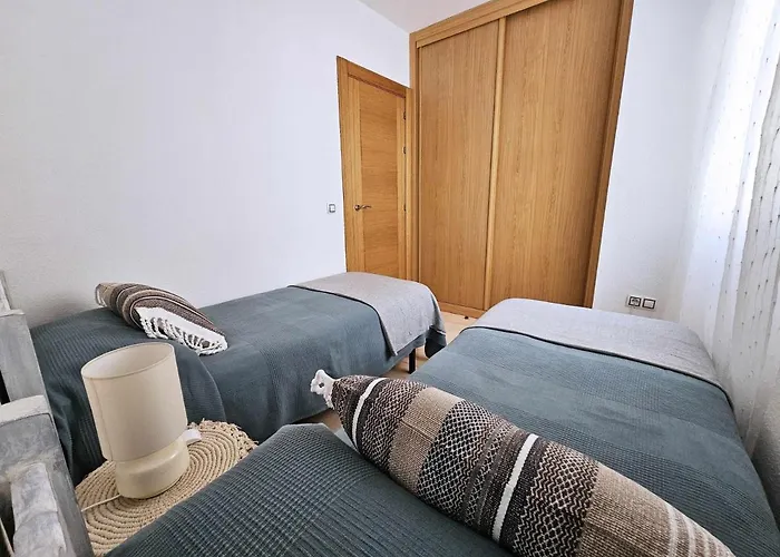 La Pereta: Immaculate Quiet House, Free Parking. Apartmán