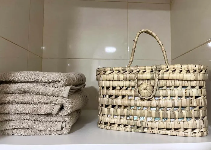 La Pereta: Immaculate Quiet House, Free Parking. Apartmán *