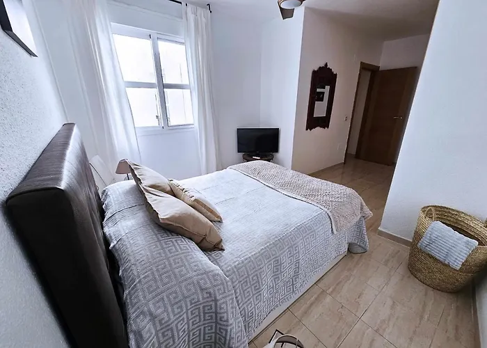 La Pereta: Immaculate Quiet House, Free Parking. Apartmán Màlaga