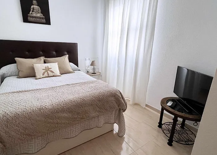 Apartmán La Pereta: Immaculate Quiet House, Free Parking. Màlaga