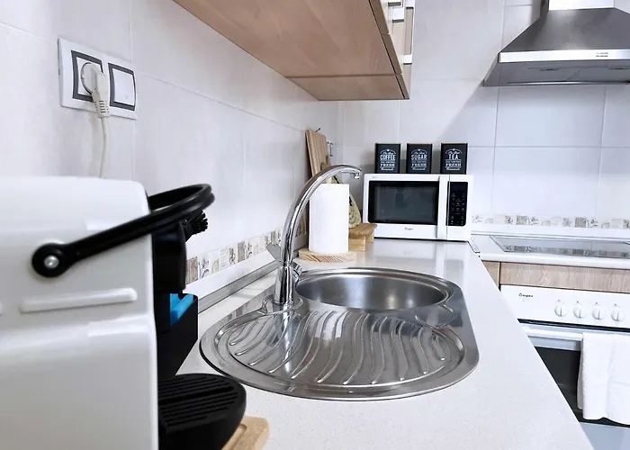 Apartmán La Pereta: Immaculate Quiet House, Free Parking. Màlaga